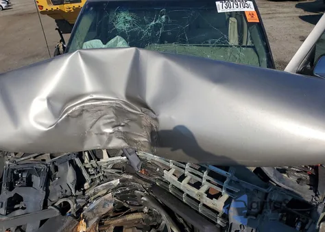 2002 Chevrolet Silverado C1500 Heavy Duty z USA, uszkodzony, nr VIN 1GCGC13U32F139839